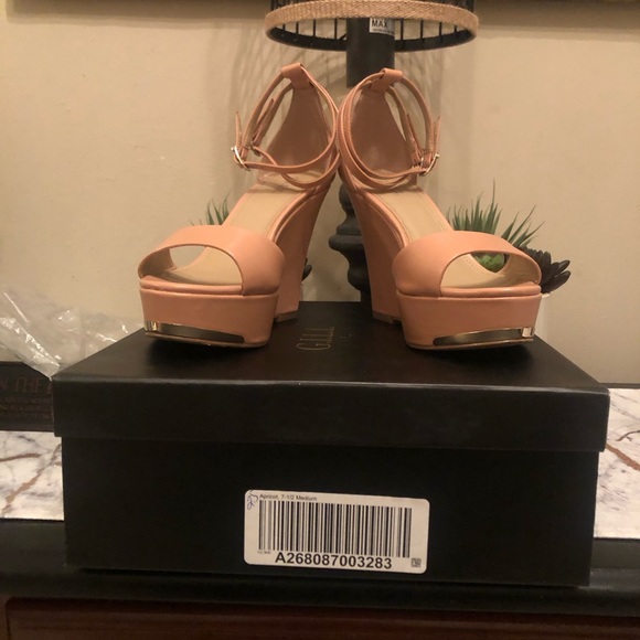 Wedge heeled sandals; apricot with gold detail around the front. Worn once. - Picture 8 of 10